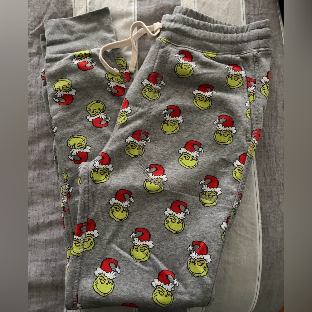 GRINCH! NWT American Eagle AE lounge pants XS!
